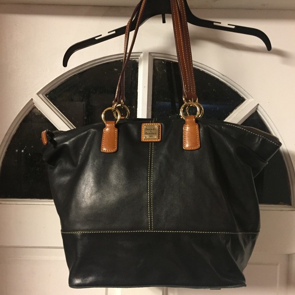 Dooney & Bourke Handbags - Dooney $ Bourke Large Black Bag